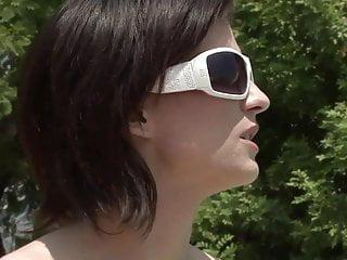 Mutter nimmt einen grossen schwarzen Schwanz anal auf