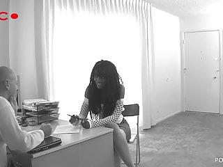 Nyomi Banxxx bettelt um ihren ersten Fick vor der Kamera