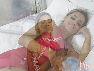 Sexy Blondine mit rundem Arsch izabel beim reiten