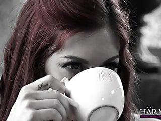 Mira beim Sex in alle Löcher gefickt