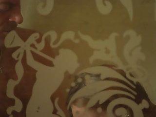 Versaute Blondine braucht dringend einen harten Schwanz