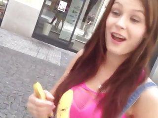 Spanisches Teen wird in den Arsch gefickt und besamt