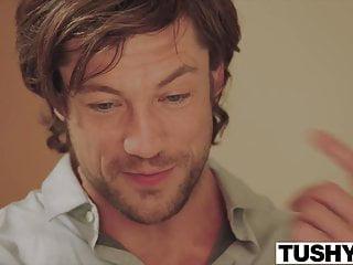 Tushy kleiner Teen bekommt ihren Arsch gedehnt