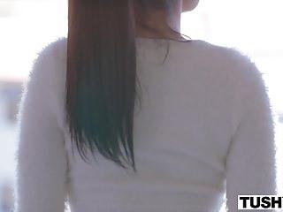 Tushy versaute Teen schnappt sich den Freund ihres Freundes