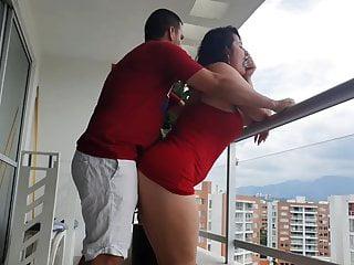 Katherines Arsch hat einen geilen Arschfick auf dem Balkon